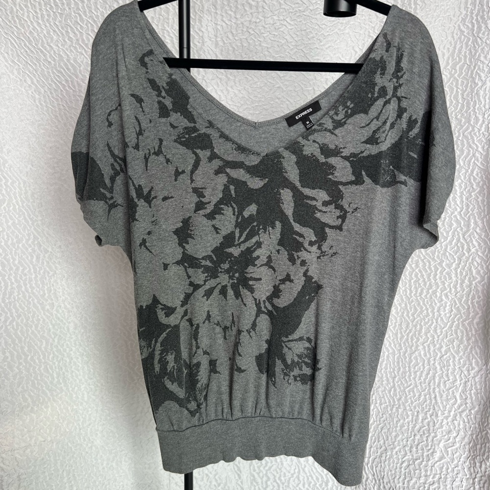 Women’s Express Gray Floral Wide Neck Drop Sleeve Top